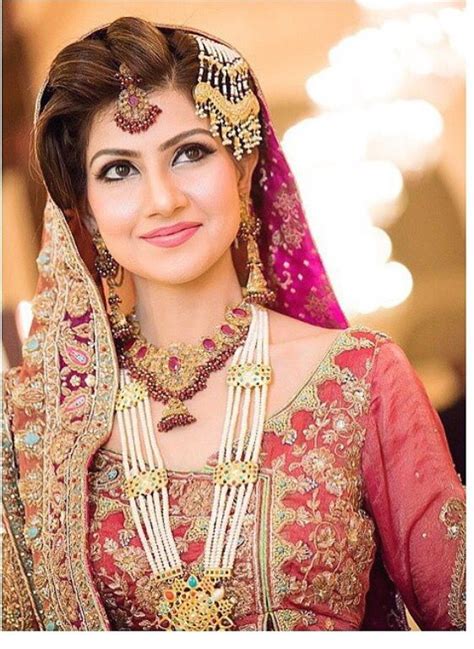 Pakistani Bridal Jewelry Sets For Pink Bridal Dresses