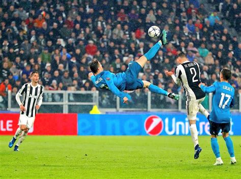 Cristiano also while already regarded as one of the best ever has never scored bicycle kick in meaningful competition and was actively trying to achieve it for ronaldo: Cristiano Ronaldo Bicycle Kick Wallpaper