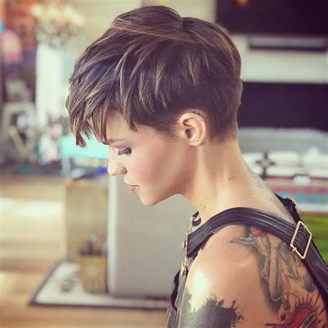 Messy Short Pixie Haircut Very Short Hair Styles For Female
