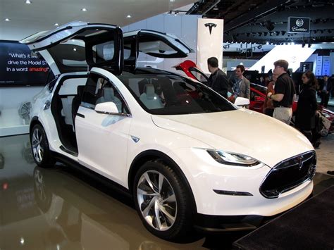Tesla Produces A Crossover With An Electric Motor