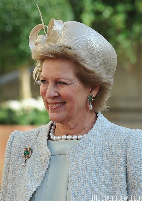 Queen Anne Maries Modern Emerald Jewels The Court Jeweller