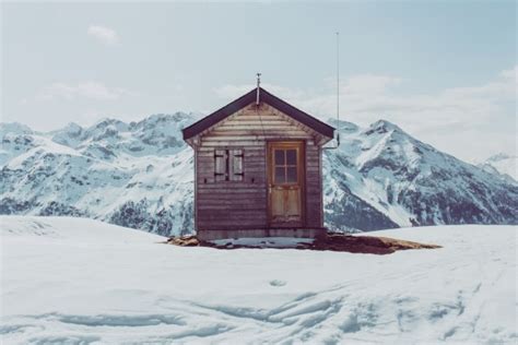 20 Beautifuly Remote Cabins Perfect For People Who Dont Like People