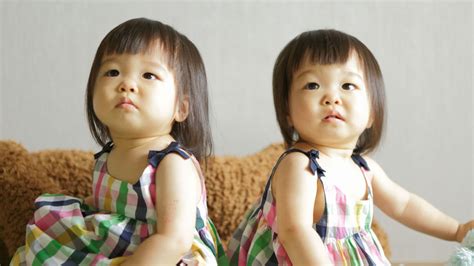Some Identical Twins Dont Have The Exact Same DNA Science News For Babes