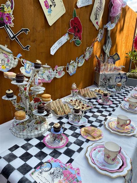 Truly Alice Teapot Bunting Talking Tables Talking Tables Us Public