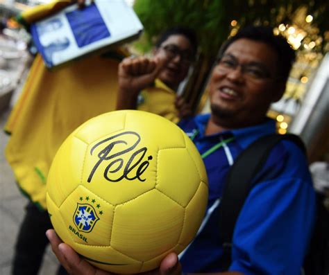 Malaysians Bid Farewell To Football Legend Pele The Star
