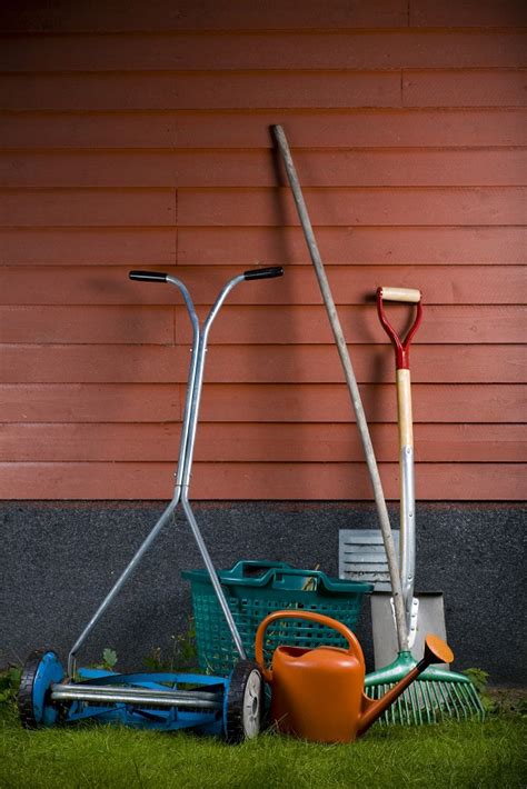 5 Must Have Lawn Care Tools Turf Unlimited