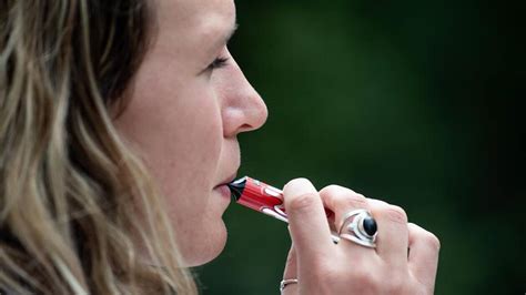 Le Phénomène De La Puff Cette Cigarette électronique Jetable Fait