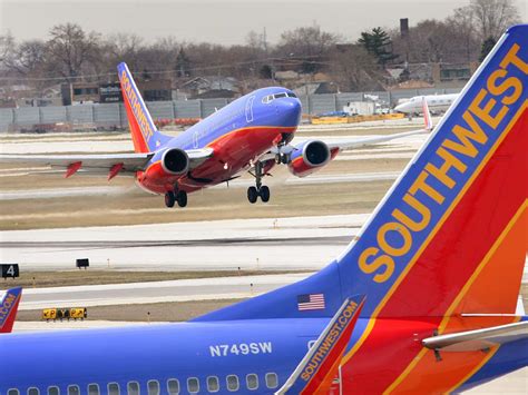 Southwest Airlines grounds 128 planes due to missed inspections - CBS News