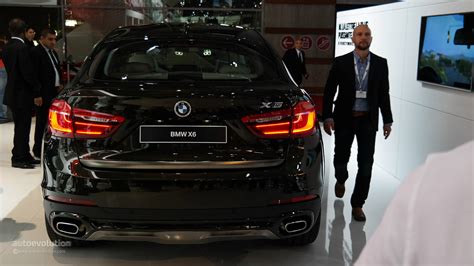 The x6 was marketed as a sports activity coupé (sac) by bmw, referencing its sloping rear roof design. World Debut: 2015 BMW X6 in the Flesh at Paris Motor Show Live Photos - autoevolution