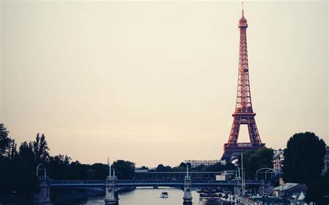 Eiffel Tower Hd Wallpaper Background Image 1920x1200 Id197970