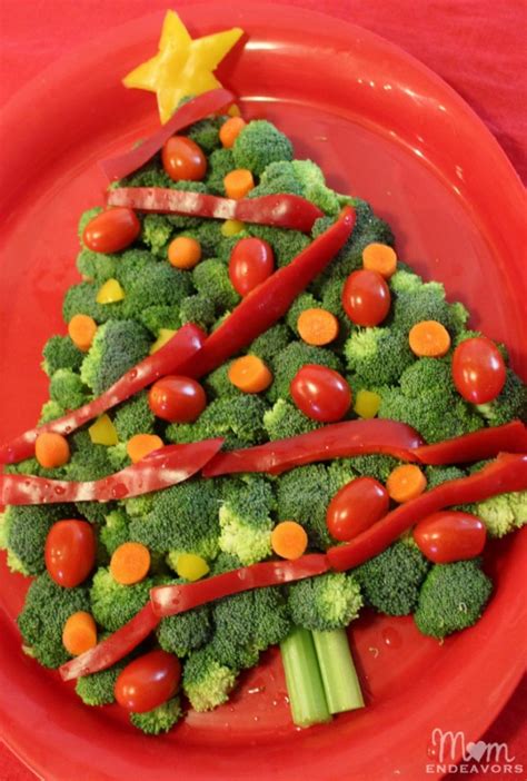 Serve delicious appetizers for christmas and new years parties. Christmas Tree Veggie Tray