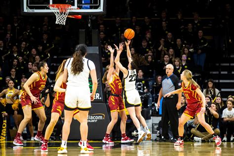 Recap Iowa Womens Basketball Uses Late Surge To Take Down Iowa State