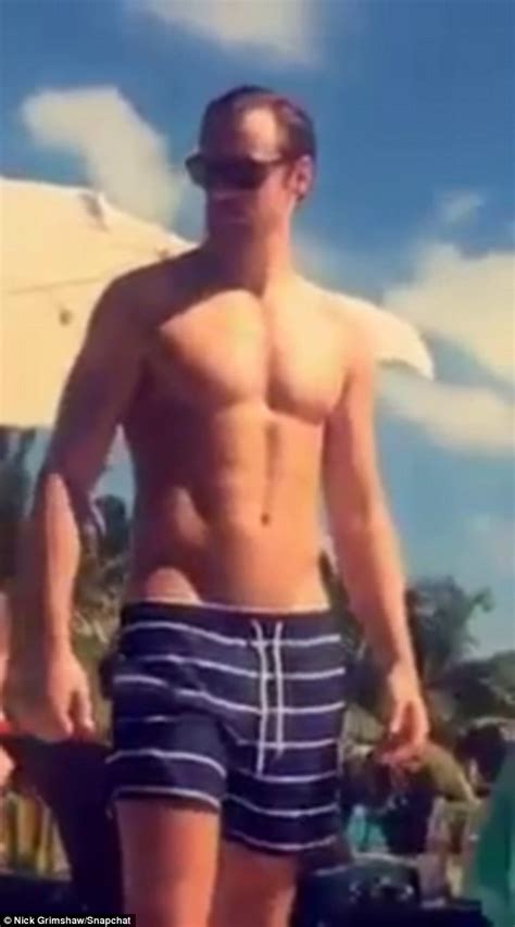 alexander skarsgård displays impressive abs shirtless on miami vacation daily mail online