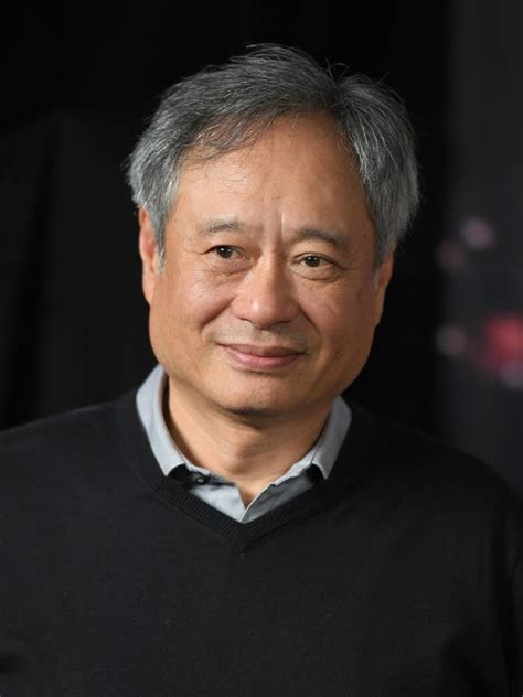 Ang Lee Adds Depth To Billy Lynn S Long Halftime Walk