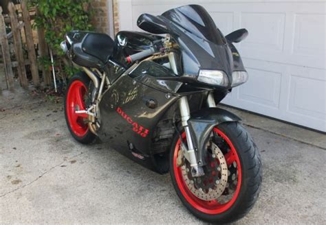 Ducati 916 With Carbon Fiber Body Work