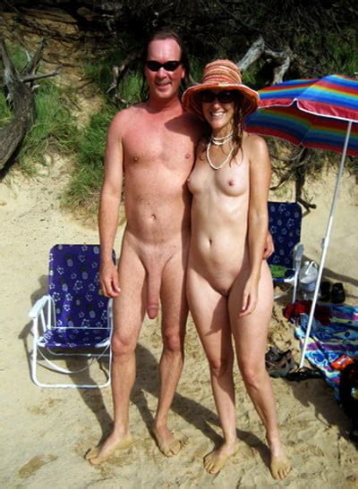 Coppie Di Nudisti Con Erezione Ragazze Nude E Le Loro Fighe