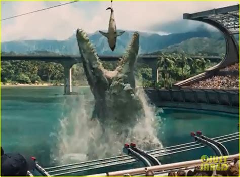 See All The Scariest Moments From The Jurassic World Trailer Right Here Photo 3249637