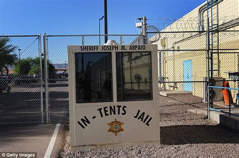 Joe Arpaios Controversial Tent City Jail Taken Down Daily Mail Online