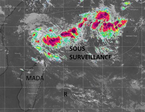 Temps Chaud Et Sec Zone Sous Surveillance Cyclonique Loin Au Nord Des Mascareignes