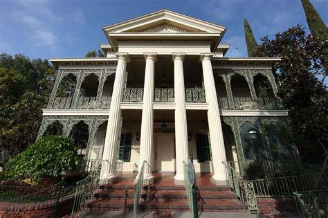 Sunday Spotlight Haunted Mansion At The Disneyland Resort Daps Magic