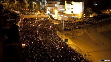 Rabbi Ovadia Yosef Thousands Attend Jerusalem Funeral Bbc News