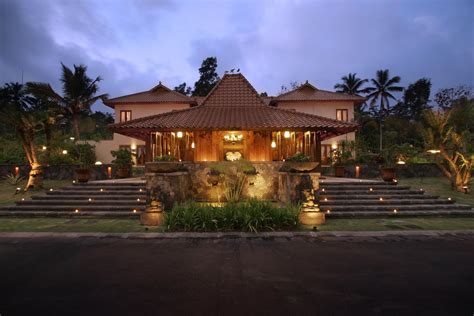 Desain rumah ini menggunakan enam tiang utama yang menyokong semua bagian rumah, termasuk bagian teras sampai bagian belakang rumah. 45 Desain Rumah Joglo Khas Jawa Tengah | Desainrumahnya.com