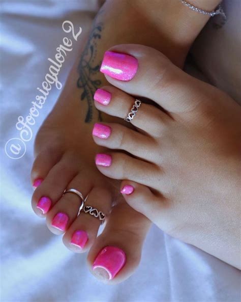 Pretty Pedicures Pretty Toe Nails Cute Toe Nails Pretty Toes Blue Nail Art Designs Toe Ring