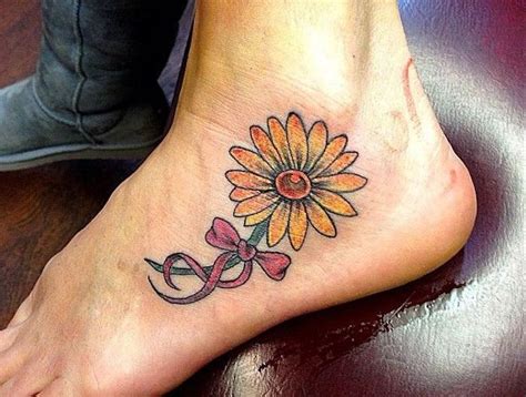 Blumen Und Ihre Bedeutung Fuß Tätowieren Gelbe Blume Mit Roter Schleife Daisy Flower Tattoos