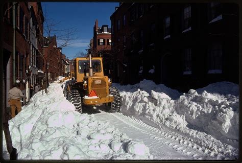Beacon Hill Digs Out After 1977 1978 Blizzard Boston Digital