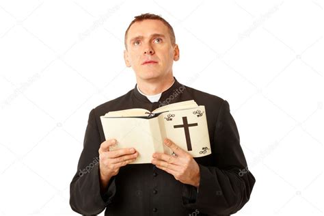 Joven Sacerdote Con Biblia Fotografía De Stock © Amaviael 9728934