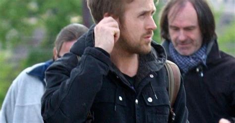 Ryan Gosling Parka Carhartt Pour Un Look Ultra Cool Sur Son Tournage Couple Photos Couples