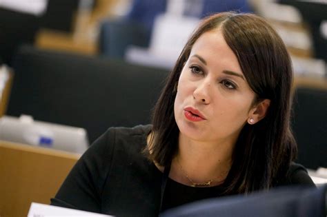A momentum a legnagyobb parlamenten kívüli párt. Cseh Katalin NATO beavatkozást kér hazája ellen - Horváth ...