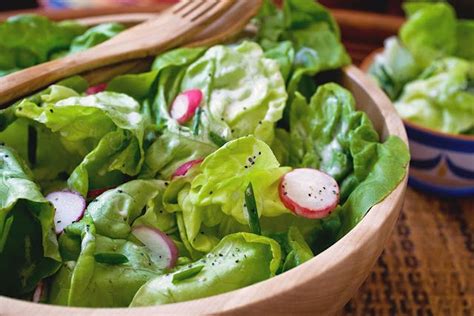 Bibb Lettuce And Radish Salad With Buttermilk Dressing