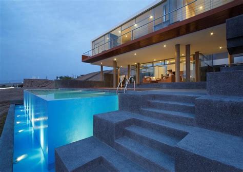 Stunning Ultramodern Beach House With Overflowing Pool