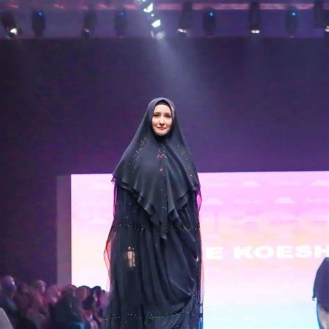 7 Rare Portraits Of Inneke Koesherawati As A Muslim Fashion Brand Model