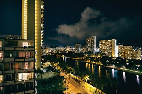 These Nighttime Photos Of Honolulu Show You The Citys Quiet Beauty