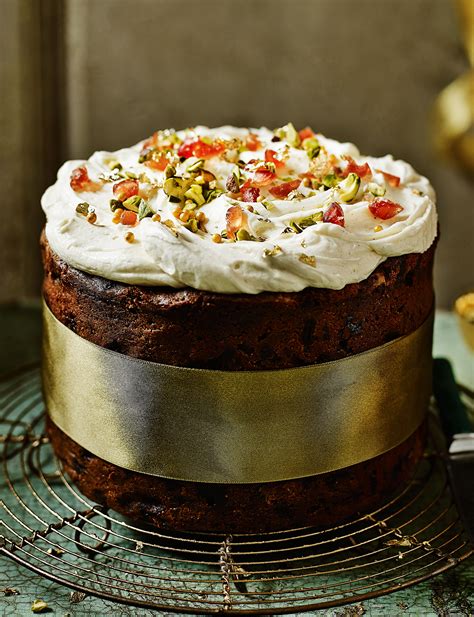 Don't you think guests would fall in love with this christmas bundt cake? Decoration idea: Naked Christmas cake | Sainsbury's Magazine