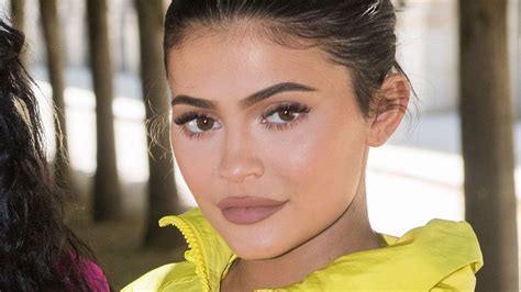 Kylie Jenner Teased A New Eyeshadow Palette In Her ‘vogue Makeup Tutorial Plus A Few Of Her