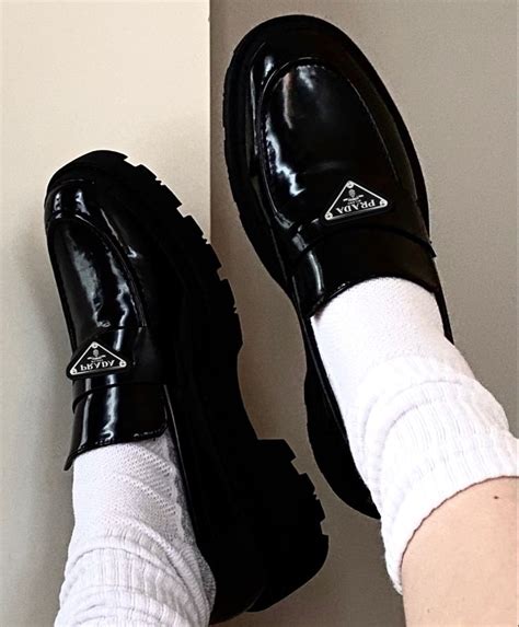 Pin By Elly On Lit Her Royal Highness Oxford Shoes Rachel Hawkins Doc Marten Oxford