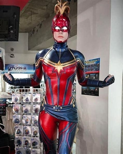 Confira Imagens Dos Dois Uniformes Usados Pela Capitã Marvel Em