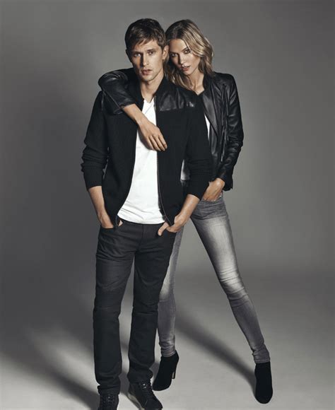 Karlie Kloss Flashes Rock Hard Abs In New Express Denim Campaign E News
