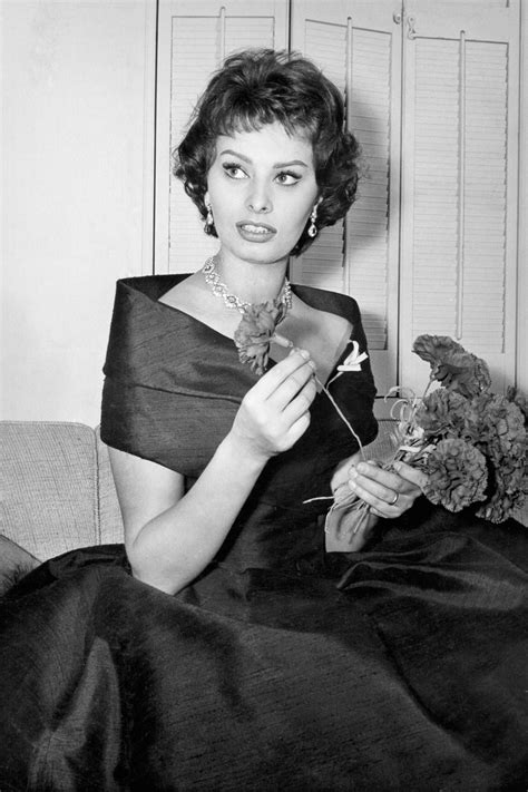Sophia Loren A Masterclass In High Impact Dressing Sophia Loren