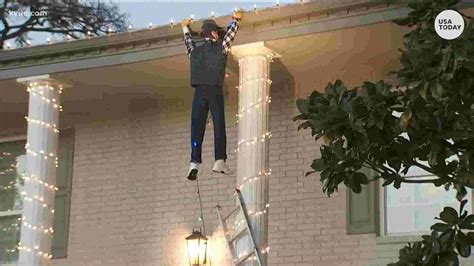 Man Tries To Save Fake Clark Griswold Part Of Christmas Display
