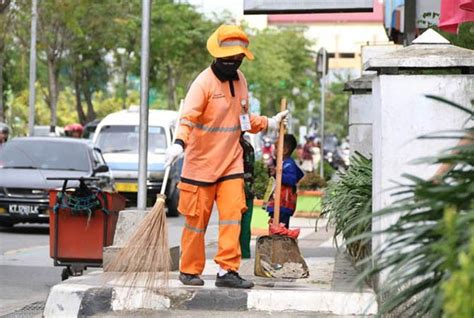Meski Kekurangan Petugas Kebersihan Dlh Kota Cimahi Jamin Kebersihan