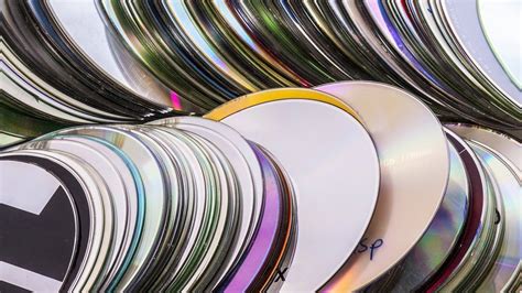 History Of The Cd 40 Years Of The Compact Disc Bbc Newsround