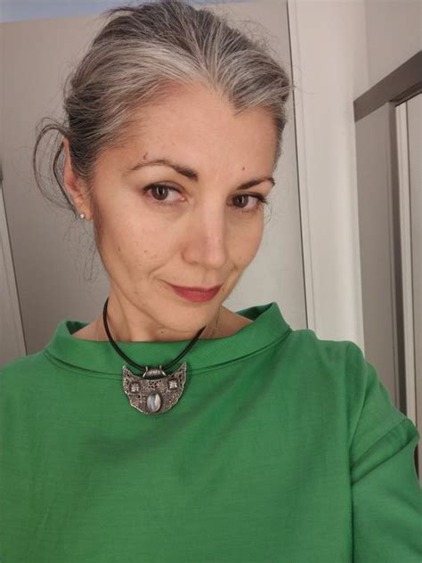 Pin By Lisa Gherardini On Ageless Beauty Silver Haired Beauties Beautiful Gray Hair Grey