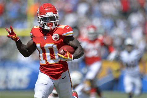 Tyreek Hill Chiefs Should Be Motivated To Strike Deal Soon