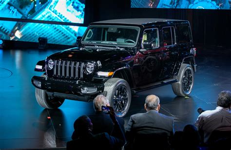 Jeeps Most Luxurious Wrangler Returns For 2021 Carbuzz