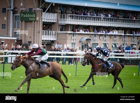 Horse Racing Warwick Racecourse Hi Res Stock Photography And Images Alamy