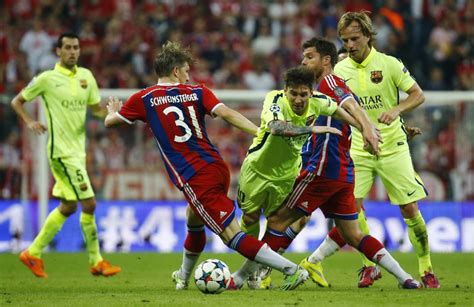 Jordi alba'nın ceza alanına gönderdiği topu uzaklaştırmak isteyen david alaba, meşin yuvarlağı kendi ağlarına gönderdi ve 7. Bayern Munich vs Barcelona Images - Photos,Images,Gallery ...